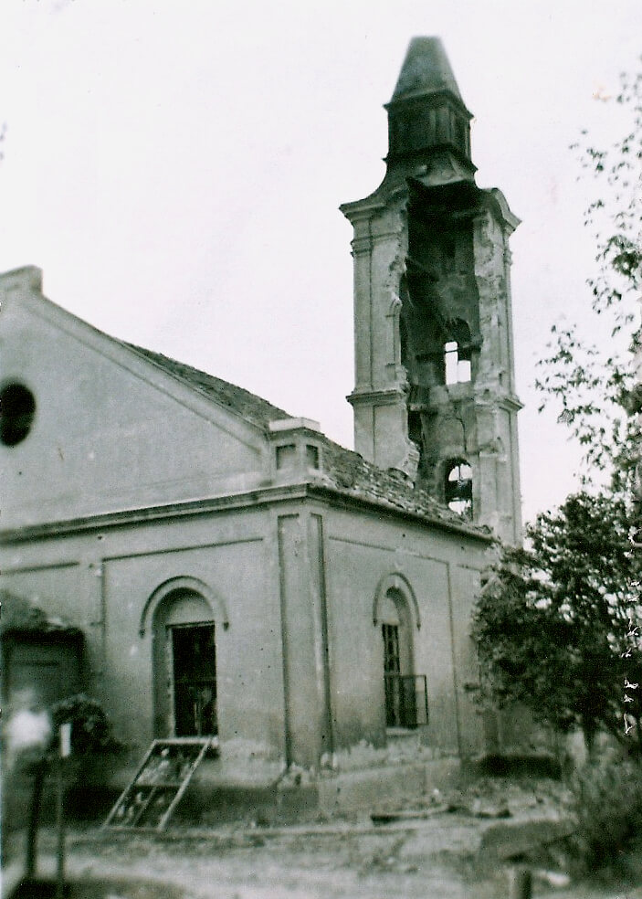A bombázáskor találatot kapott Ispotályi templom